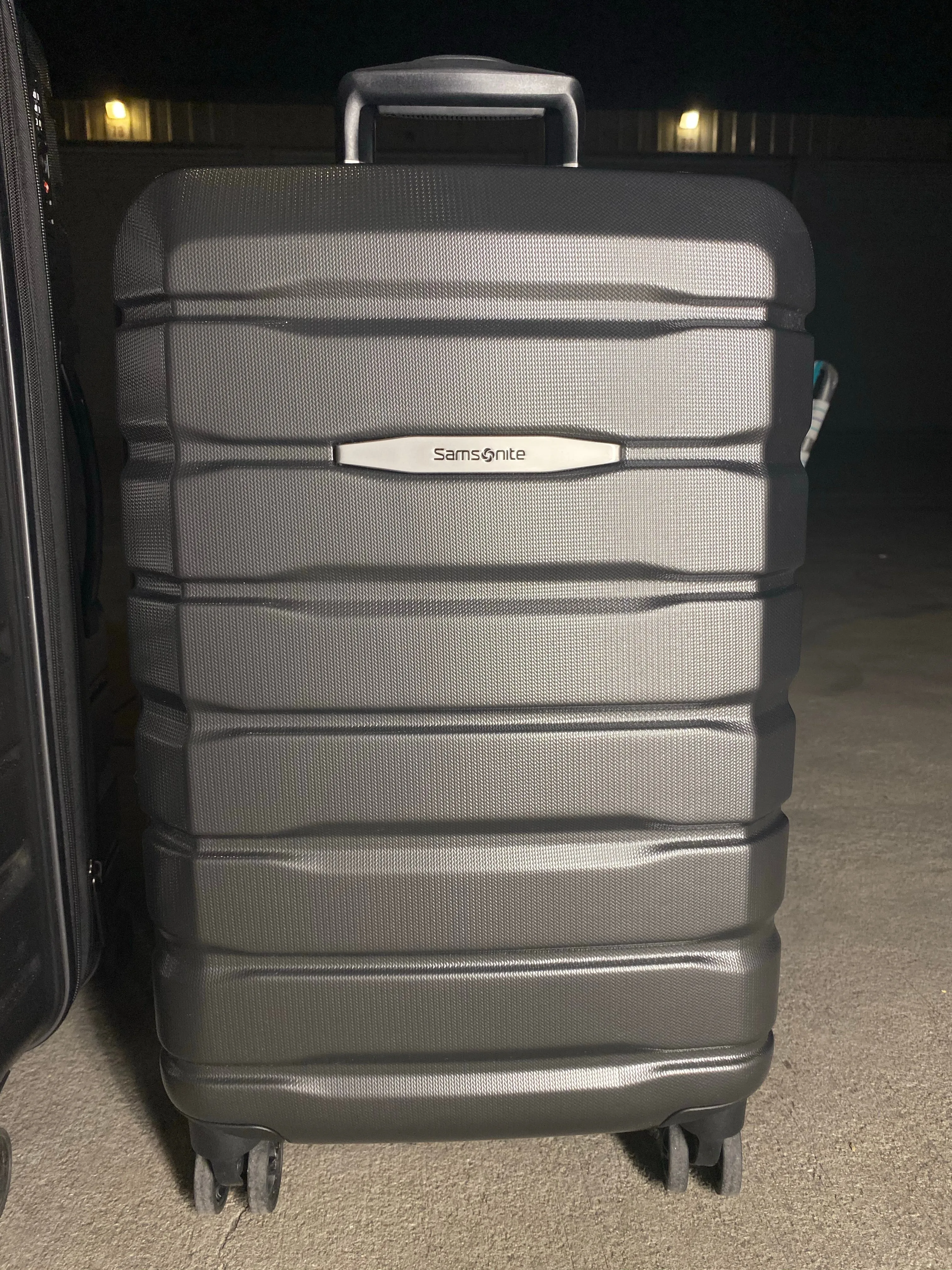 Pre owned Samsonite Tech 2.0 Hardside Expandable Luggage with Spinner Wheels, 2-Piece Set (21/27), Dark Grey