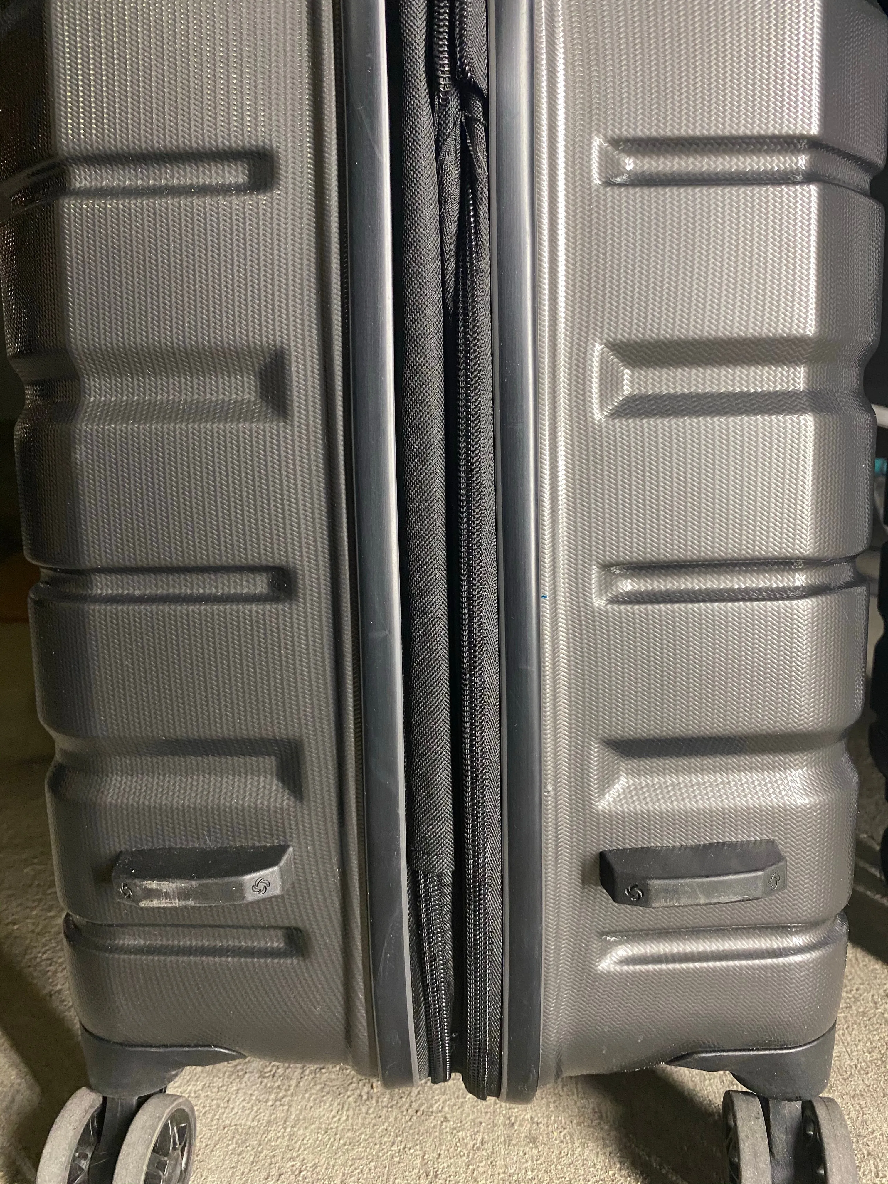 Pre owned Samsonite Tech 2.0 Hardside Expandable Luggage with Spinner Wheels, 2-Piece Set (21/27), Dark Grey